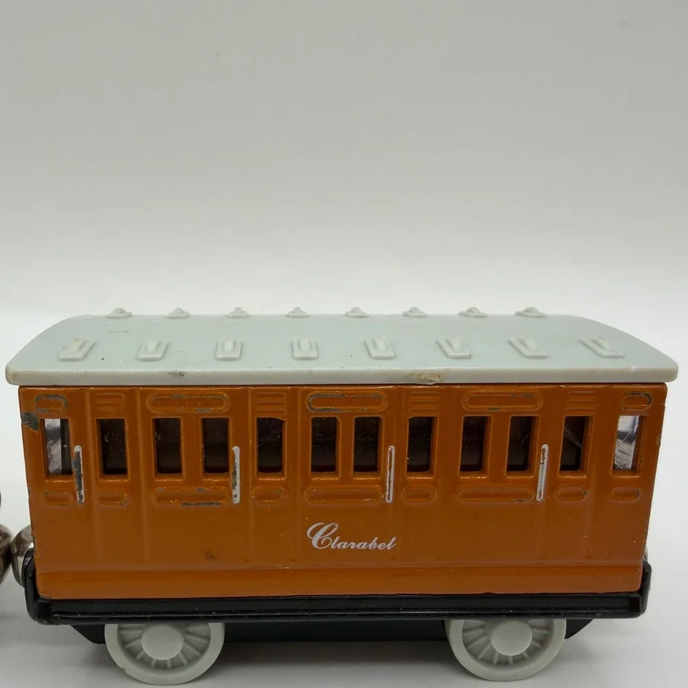 Learning Curve Take Along Thomas Annie and Clarabel Diecast Magnetic Train Cars